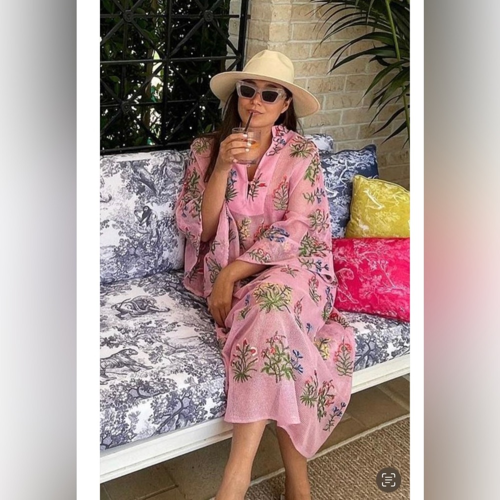 ISO LA VIE STYLE HOUSE x AMY BERRY PINK EMBROIDERED KAFTAN!
